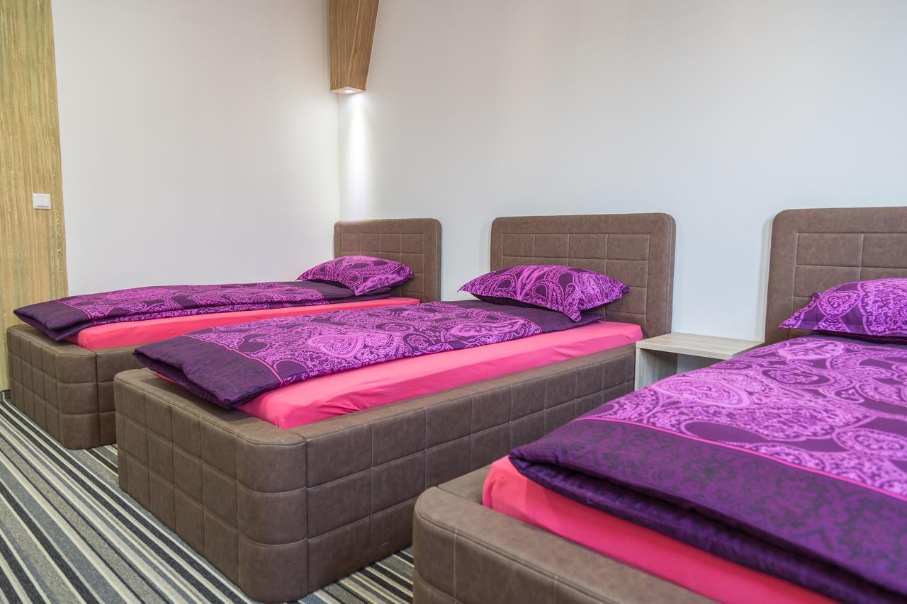 Hostel Tron Travnik Esterno foto