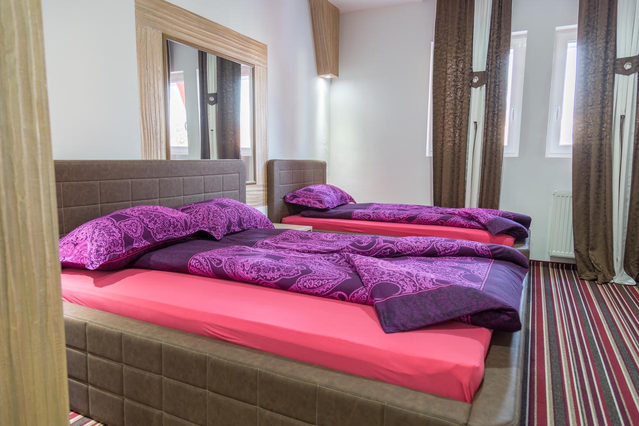 Hostel Tron Travnik Esterno foto