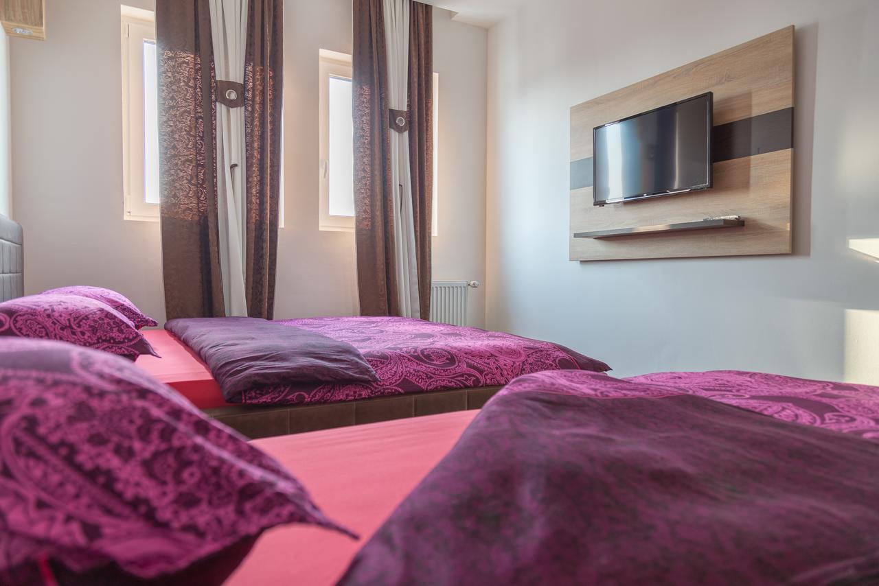 Hostel Tron Travnik Esterno foto